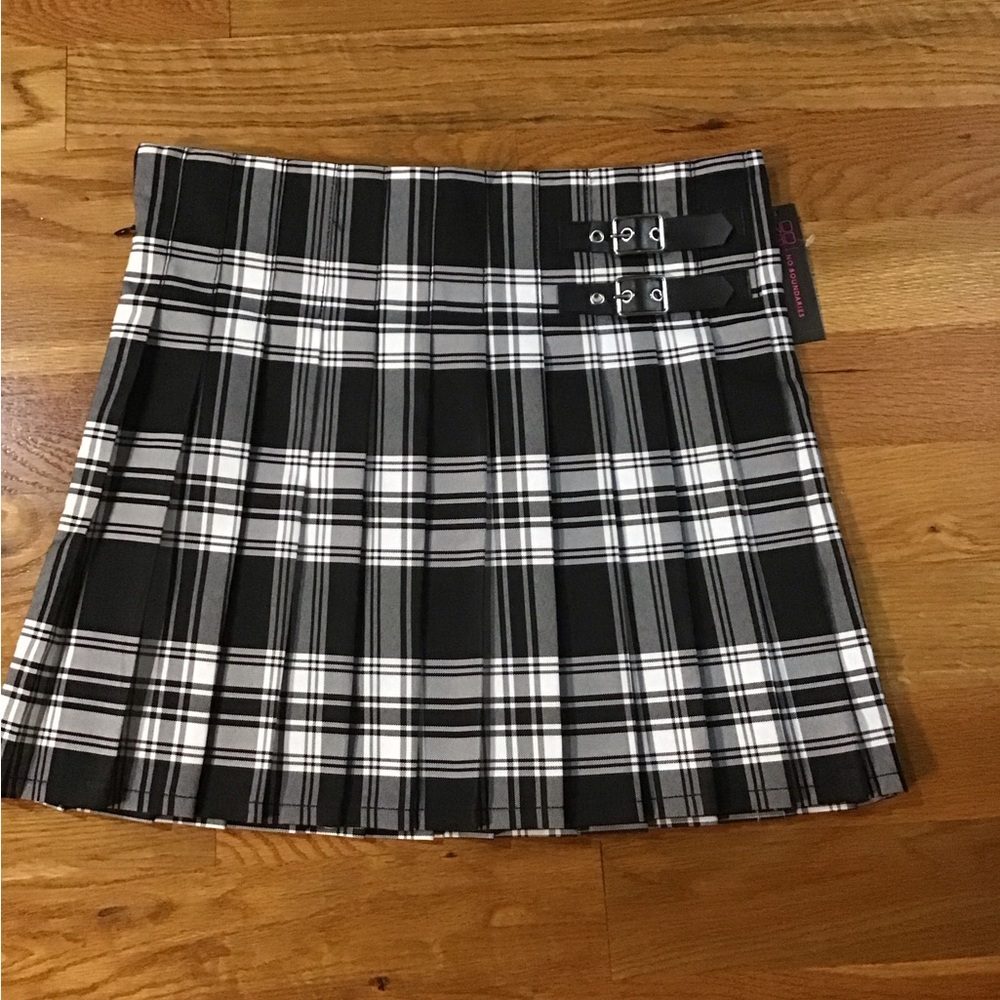 Plaid Black and White juniors Women's Skirt size Large